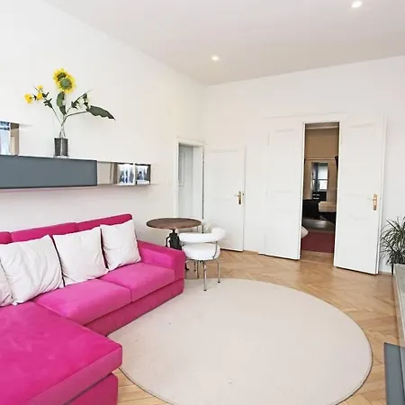 Stylish River-view Apartamento