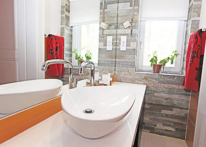 Stylish River-view Apartment Prague